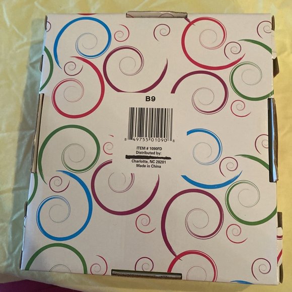 NWT RAZZLE DAZZLE SWINGING "FRIENDS" GREEN 7"X8" PICTURE FRAME - Picture 2 of 2